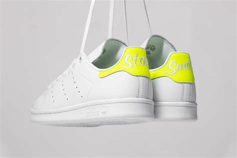 adidas stan smith scripted.